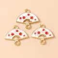 Trois breloques en éventail dorées avec émail blanc et motifs de fleurs de prunier roses - Pendentif Éventail / Blanc