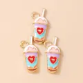 Vue macro de pendentifs en alliage de thé aux perles colorés avec détails en émail DIY - Vert Rose