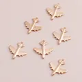 Set de seis colgantes de avión chapados en oro para bisutería DIY y collares hechos - Dorado