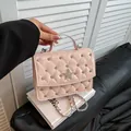 Mini sac carré rose matelassé avec clous argentés et détail d'étoile en diamant - Rose