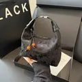 Borsa in tessuto nero con motivo a farfalla e perline d'ambra sulla cerniera - Nero