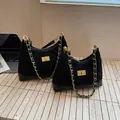 Borsa a tracolla in velluto nero trapuntato con catena dorata e chiusura vintage - Grande / Nero
