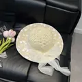 Elegante bolso de paja crema con bordado de encaje floral y un gran lazo de tul - Talla única / Blanco Roto / Sombrero