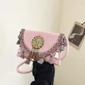 Roze bohemian rieten schoudertas met kleurrijke kwastjes en kralen voor de zomer - Roze