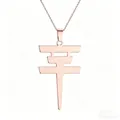 Detalle macro de collar de oro rosa con el carácter chino Ping para la paz y la seguridad - Oro rosa