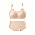 Ensemble soutien-gorge sans couture beige et culotte taille haute sur fond blanc - S / Beige