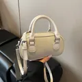 Chic off-white bowling bag in lychee texture leather with silver-tone hardware - No Pendant / Off White