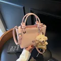 Sac seau tissé rose avec bandoulière réglable et breloque en peluche de chien - Rose + Pendentif Ours