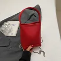 Rode emmer tas van leer met lychee patroon en zilveren ketting voor dames mode - Bordeauxrood