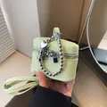 Mini bolso bandolera verde pistacho con cadena de corazón plateada y cuero granulado - Con colgante de corazón / Verde