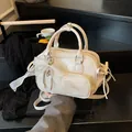 Elegante mochila de cuero sintético blanco crema con lazo de encaje y perla - Blanco Con Bufanda De Lazo
