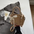 Sac seau kaki élégant avec texture litchi et charmant nœud en dentelle et perles - Style Charme Noeud / Kaki