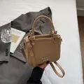 Mini sac seau marron riz à motif litchi avec lettrage argenté et fine bandoulière - Sans pendentif / Kaki
