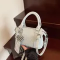 Sac polochon vert menthe en cuir embossé avec breloque cœur et bandoulière - 19*9*11 / Bleu + Pendentif