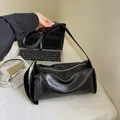 Minimalistische schwarze Shopper-Tasche aus weichem Leder mit großem Fassungsvermögen und Reißverschluss - Schwarz