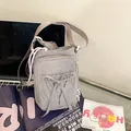 Sac bandoulière en nylon gris clair avec nœud décoratif et bandoulière réglable - Violet