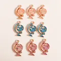 Détail des breloques émaillées en forme de globe en orange, cyan et rose pour bijoux DIY - Rose vif