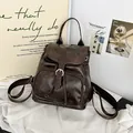 Vintage brauner PU-Lederrucksack mit Klappdeckel und vorderem Reißverschlussfach - Ohne Anhänger / Braun