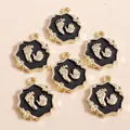 Set de 6 colgantes octagonales dorados de esmalte negro con huellas de manos y pies - Negro
