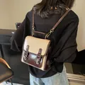 Mochila retro de cuero sintético en beige y marrón oscuro con correas ajustables - 20x9x20cm / Crema Café Sin Colgante