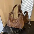 Brown gradient hobo shoulder bag with a vintage texture and golden metal hardware - Brown