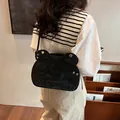 Borsa a tracolla nera chic con orecchie in pelle testurizzata e dettaglio Princess - Nero