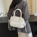 Borsa Boston minimalista in pelle PU bianca con fiocchi e finiture in metallo argento - Bianco Sporco