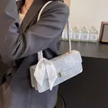 Borsa baguette argento con foulard a scacchi e fibbia con strass luminosi - Argento