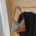 Bolso tote de lona gris con asas de cuero marrón y dos bolsillos frontales con hebilla - Sin colgante / Marrón Oscuro