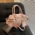 Rosa Boston-Handtasche mit verstellbarem Riemen und süßem Cartoon-Kartenhalter - Rosa