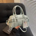 Schicke minzgrüne Boston-Tasche aus PU-Leder mit Kartenhalter und silbernen Beschlägen - Blau