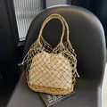 Elegante bolso de playa de ganchillo dorado con una bolsa interior blanca de tela - Estilo 2 (Celosía de Diamantes) / Dorado