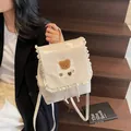 Schicker cremeweißer PU-Lederrucksack mit Spitzenbesatz und süßem Bären-Detail - Gebrochenes Weiß / 21*11*26cm