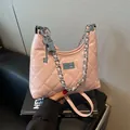 Bolso acolchado rosa pálido con cadena plateada y correa ajustable al hombro - Mediano / Rosa