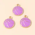 Vue détaillée de trois breloques de basket-ball violet et or avec finition émail - Violet
