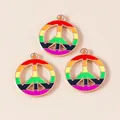 Detail van kleurrijke regenboog vrede symbool bedeltjes met vergulde randen voor DIY sieraden - Wiel Regenboog Stijl