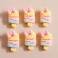Detailansicht von 6 Harz-Eiscreme-Anhängern für DIY-Handyhüllen und Bastelarbeiten - Rosa