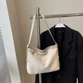 Grande borsa tote trapuntata beige in similpelle con tracolla regolabile - Standard / Bianco Sporco