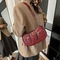 Retro burgunderrote Damen-Achseltasche mit Silberschnalle und glatter Lederstruktur - 26*7*14 / Rot