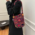 Bolso tipo cubo de forro polar étnico con patrones geométricos de punto coloridos - Étnico