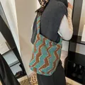 Bolso tote de felpa con diseño de ondas en azul y marrón para moda de invierno - Patrón Ondas Verde
