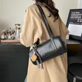 Schwarze Vintage Zylindertasche mit 3D-Buchstaben und orangefarbenem Handschuh-Anhänger - 28*14*14 / Schwarz (mit Anhänger)