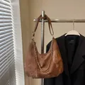 Vintage brown crescent tote bag with fringe detail and chain strap for women - Without Pendant / Brown