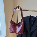 Glossy dark red messenger bag in soft leather with golden buckles for women - Burgundy