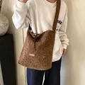 Sac fourre-tout en peluche marron avec cordon de serrage et étiquette en cuir - 38x10x34cm / Bandoulière Café