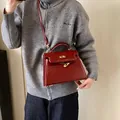 Femme sac à main en cuir verni rouge bandoulière classique rétro poignée sac. - L / Rouge
