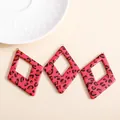 Pack de 3 colgantes de rombo en cuero PU con estampado de leopardo rosa para joyas DIY - Rojo