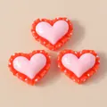 Detailweergave van hars hartjes met roze stippen en oranje kant voor DIY-knutselprojecten - Rood