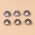 Detalle de dijes de pata de perro con cristales de corazón rosa y conectores para joyas DIY - Multicolor