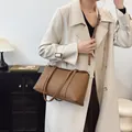 Borsa tote in pelle marrone con trama litchi e tracolla regolabile con fibbie - 33*11*19 / Marrone